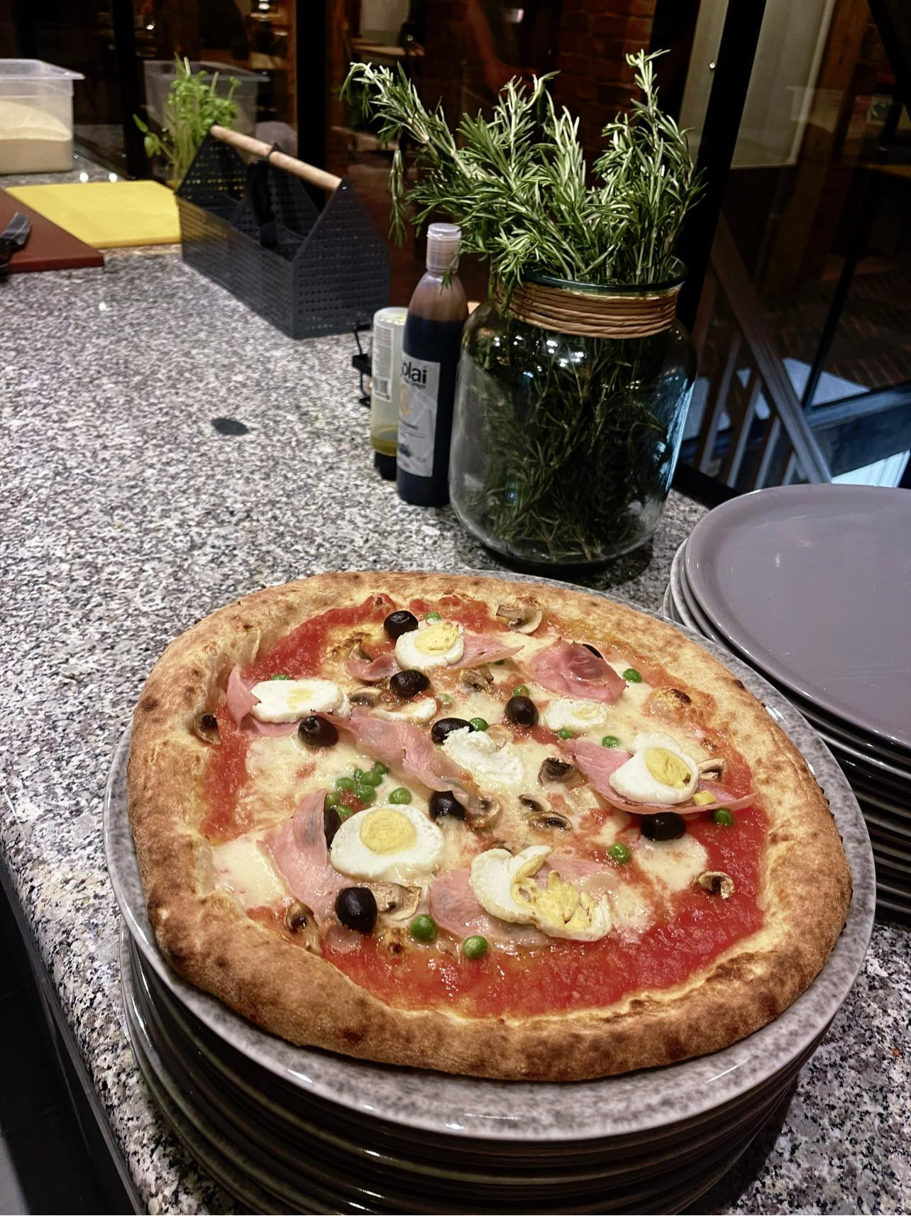 🍽️ Dom Pizzy i Tapas Food & Drink, Toruń rezerwacja stolika online w